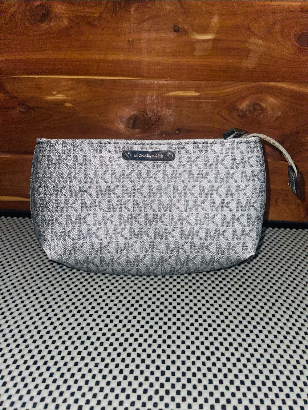 Michael Kors Gray Silver Fanny Bag Size  L/XL 38”-42”